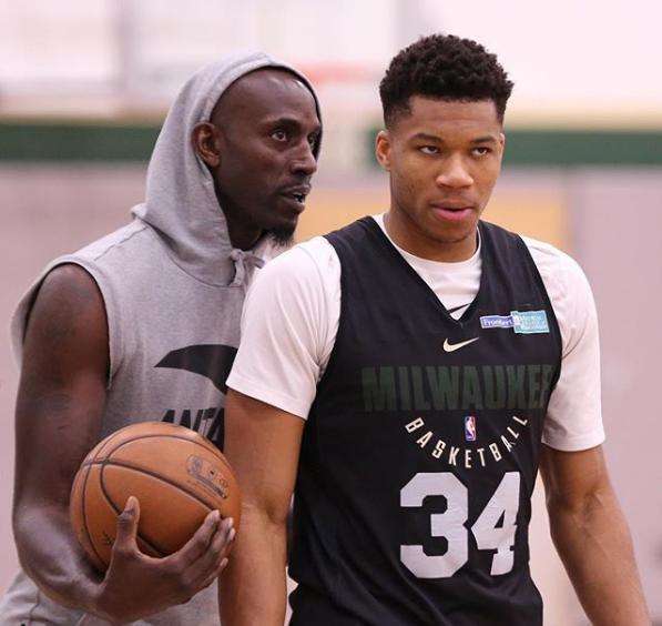 明了他在阅 明了他在阅